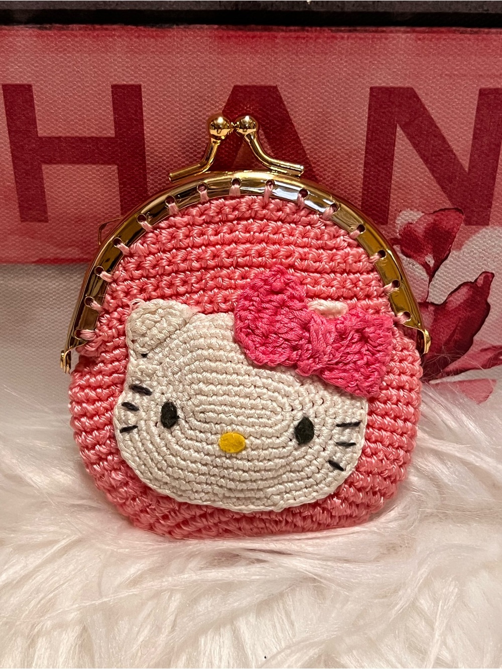 Sanrio  Pink Crochet Hello Kitty Kiss-Lock Coin Purse